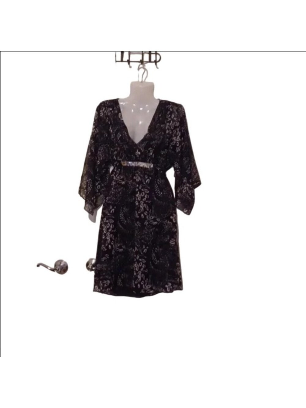 - MINI dress with ties in the back Women's Size Medium - Picture 4 of 11